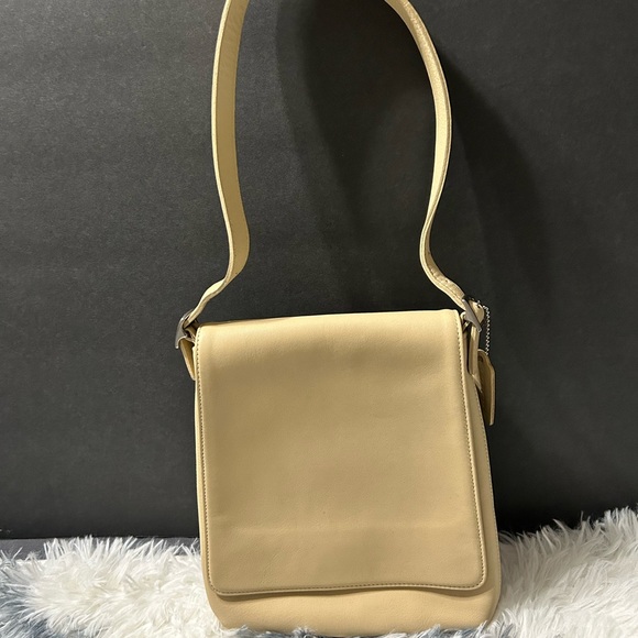 Coach Handbags - 040 BGS: Coach shoulder bag
